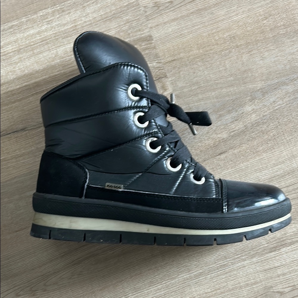 Black High-Top Winter Boots